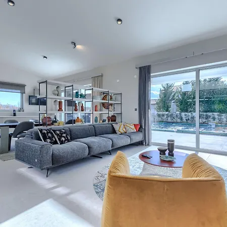 Cedrus By Interhome Svetvinčenat